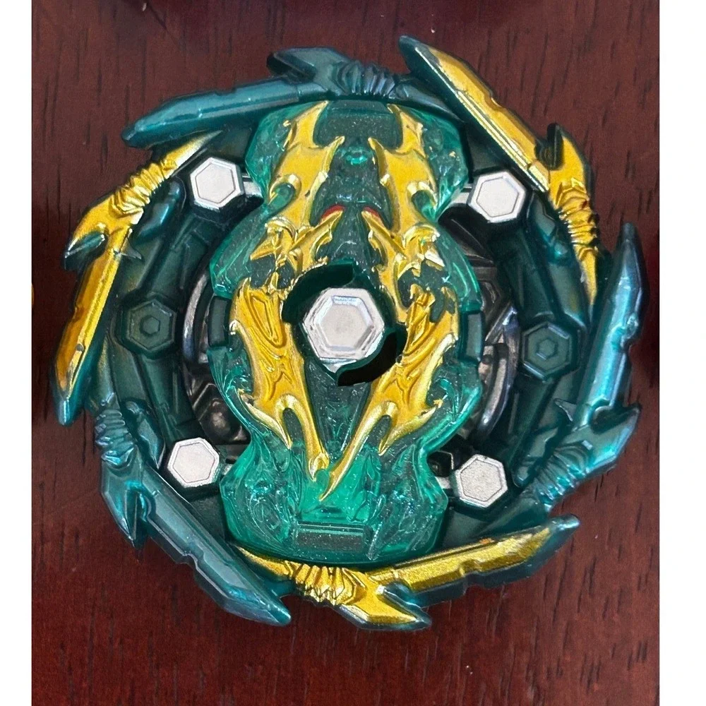 Beyblade Burst Lot of 3 Tops and 1 White‎ Launcher Red Green Gold Battle Set